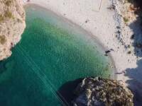 Μάνη: Τρεις μυστικές παραλίες για να απο...