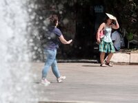 Καύσωνας: Ποιοι υπάλληλοι του Δημοσίου μ...