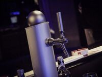 Κορωνοϊός: Δικαίωση για 3 καταστήματα εσ...