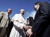 Πάπας Φραγκίσκος: Ο Τσίπρας αξίζει Νόμπε...