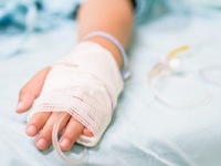 Έπεσε από την καρότσα και το πάτησε το α...