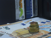 Επίδομα 250 ευρώ: Ποιοι οι δικαιούχοι τη...