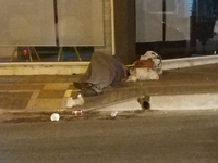 Ο άστεγος της οδού Παπαφλέσσα στην Πάτρα