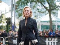 Συστρατεύεται με την Uniqlo η Κέιτ Μπλάν...