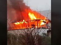 Πάτρα: Στις φλόγες τριώροφη κατοικία στη...