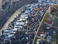 Χάος στο Ιράν: Ο λαός στους δρόμους κατά...