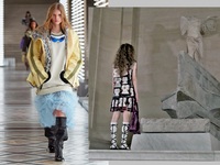 Συγκίνηση: Όταν η Louis Vuitton στέκεται...