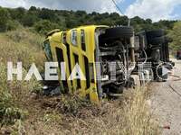 Ανατροπή νταλίκας στην Ε.Ο. 111 - Στο νο...