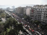 Χρυσή Αυγή: Χιλιάδες κόσμου έξω από το Ε...