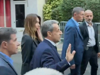 Ν. Σαρκοζί: Η στιγμή που περπατά για τη ...