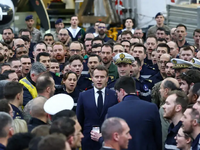 Ο Μακρόν τραγούδησε με ναύτες τον Εθνικό...