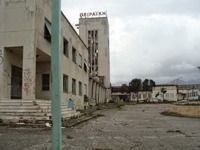 Πειραϊκή Πατραϊκή: Τα ερείπια της εταιρε...