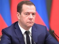Μεντβέντεφ σε Τραμπ: Θα ήταν άσχημο να ξ...