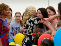 Τζιλ Μπάιντεν: Συγκινήθηκε η Πρώτη Κυρία...