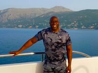 Ο Μάτζικ Τζόνσον κάνει τζετ σκι στην Κεφαλονιά