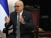 Στη Σερβία, το βλέπουν αλλιώς- Παραιτήθη...