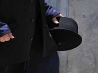 Πάτρα: Αρνητής 44χρονος ιερέας με κορωνο...