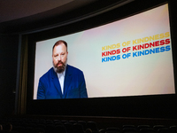 ΔΕΙΤΕ ΦΩΤΟ από τη λαμπερή πρεμιέρα της ν...