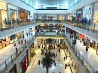 Ανοίγουν τη Δευτέρα τα εμπορικά κέντρα