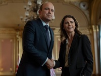 Μη χάσετε τη εθιστική «Διπλωμάτισσα» (Ne...