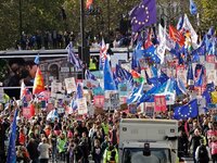 Brexit: Ξανά ΟΛΑ στον αέρα- Μεγάλη διαδή...