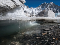 Οι παγετώνες των Ιμαλαΐων λιώνουν με πρω...