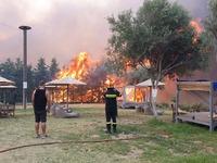 Μάχη για να σωθεί από τις φλόγες το κτήμ...