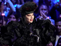 Lady Gaga: Χορευτής της έπεσε κάτω από τ...