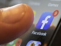 "Σφάλμα" στο Facebook στέλνει ...