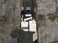 "Στο νησί των νεκρών" δεκάδες ...