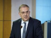 Ο Τάκης Θεοδωρικάκος στη συνεδρίαση της ...