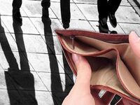 Εργαζόμενοι φτωχοί: Στον μισθολογικό πάτ...