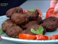 Η Αργυρώ Μπαρμπαρίγου ετοιμάζει νησιώτικ...