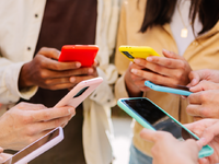 Κόφτης social media για κάτω των 15 - Αν...