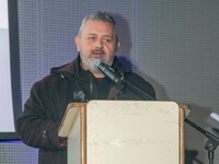 Όταν ζορίζεται το κόμμα, επιστρατεύεται ...