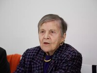 Ελένη Γλύκατζη-Αρβελέρ: Εισήχθη στο νοσο...