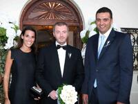 Με κουμπάρο τον Βασίλη Κικίλια παντρεύτη...