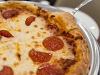 Συνταγή για αφράτη πίτσα με τραγανή κρούστα