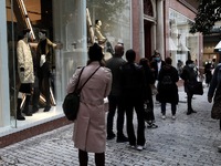 Ανοίγουν σήμερα τα εμπορικά καταστήματα ...