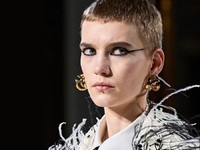 Θέλουμε εξάσκηση στο μακιγιάζ ματιών για...