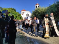 Τάσος Μπερδέσης: Γάντια του μπόξ πάνω στ...