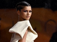 Ζεντάγια και Ανια Τέιλορ Τζόι βραβεύοντα...