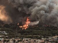 Φωτιά στη Βαρυμπόμπη: Νέα διακοπή και στ...