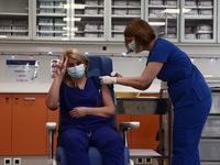 Κορωνοϊός-3η δόση εμβολίου: Ποιοι είναι ...