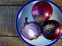 Κρεμμύδια: 4 tips για να μην κλαίτε όταν...