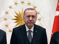 Ο Ερντογάν μπλοκάρει 200.000 μάσκες που ...