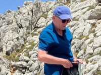 Michael Mosley: Χτενίζουν τη Σύμη για το...