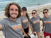 Ο Τσιτσιπάς βοήθησε στον καθαρισμό της π...