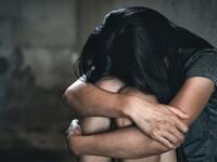 Λαμία: 31χρονος κλείδωνε στο μπάνιο τη σ...