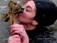 Θεοφάνεια: Η πρώτη Ελληνίδα που βούτηξε ...